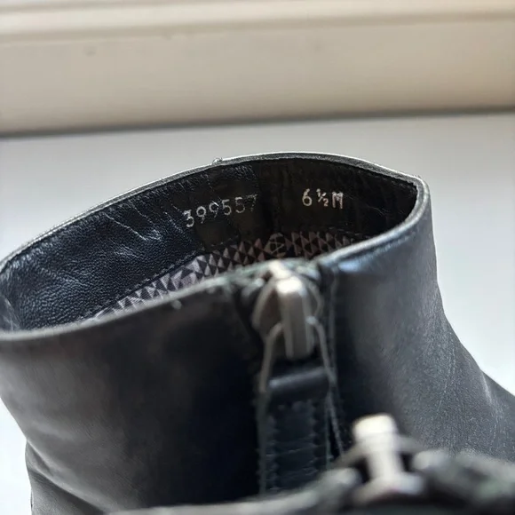 Aquatalia Fuoco Black Leather Ankle Booties Stacked Heel Size 6.5 Ankle Boots - Picture 11 of 12